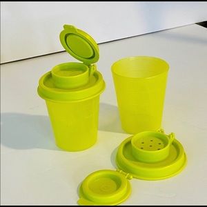 Tupperware salt and pepper shaker set of two